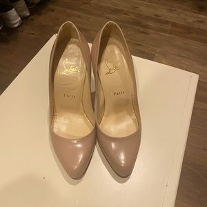 Christian Louboutin simple leather 37.5 nude round toe heel